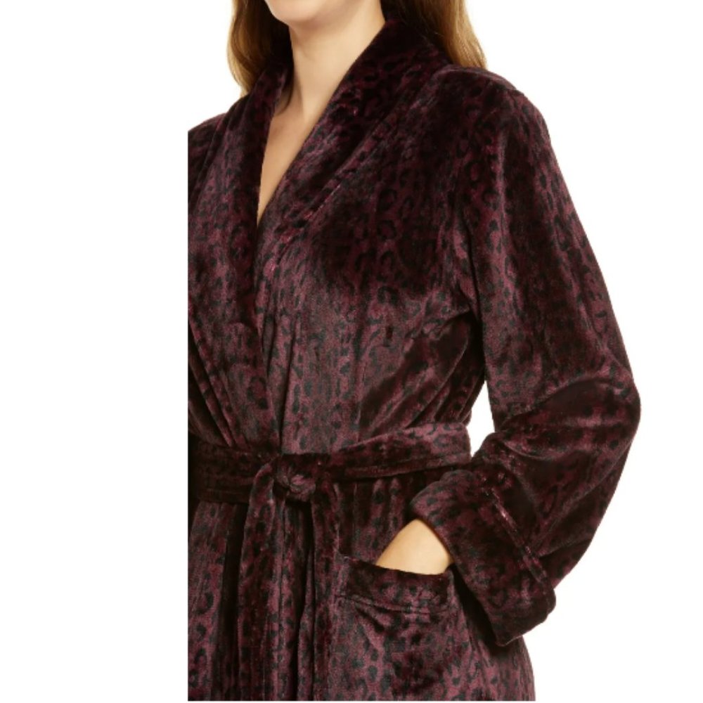 Natori Plush Cheetah Robe, Like New - image 2